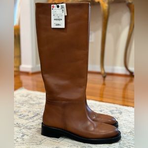 Zara knee high boots size 39.
Made from 100% genuine leather